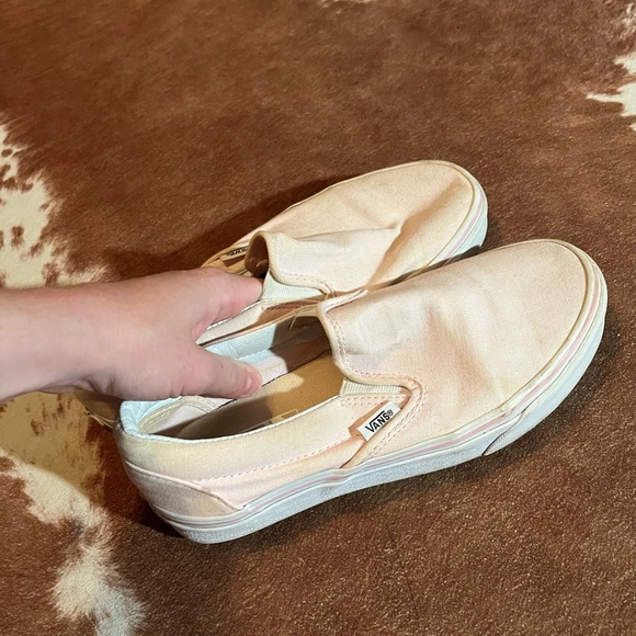 Light pink Vans 
men's size 5 women's 6.5
Some wear no major flaws - Picture 7 of 9